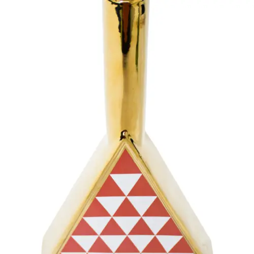 Jarrón de porcelana dorado triangular rojo con blanco de 24x7x41.5cm