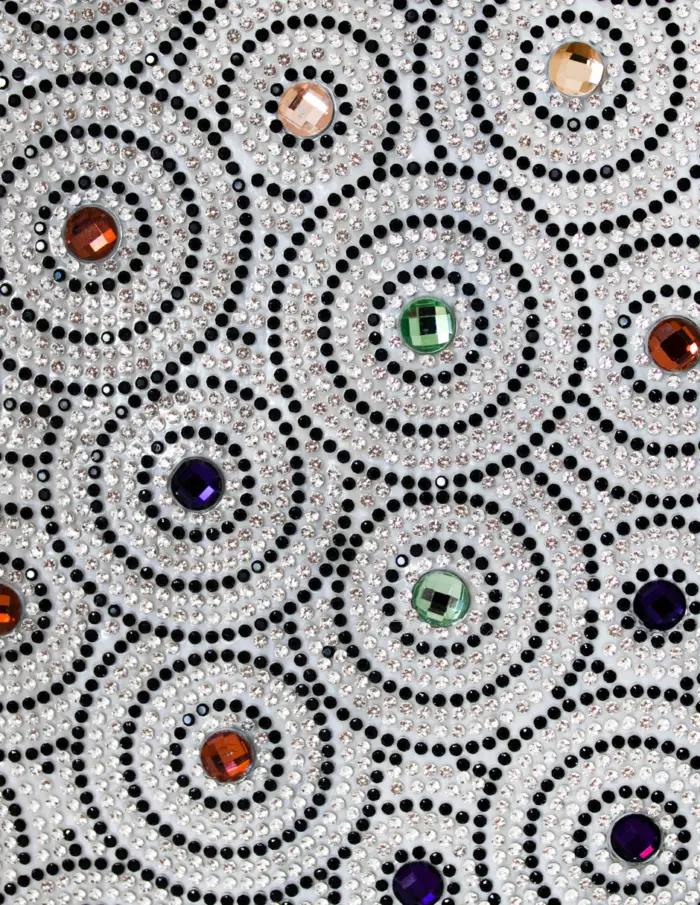 Florero de porcelana redondo plateado con negro e incrustaciones de cristales de color de 31.5x7x29. - Image 4