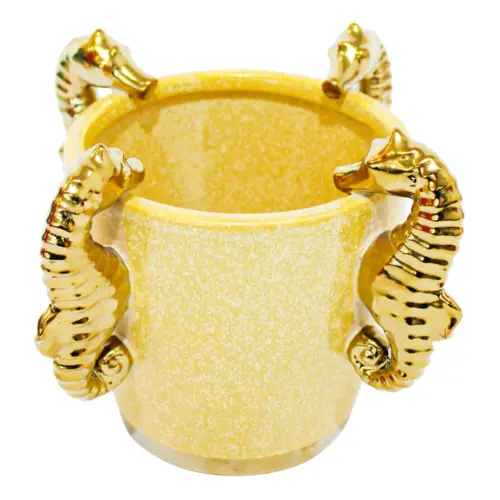 Florero de porcelana amarillo con caballos de mar dorado de 15.5×115.5×16.5cm