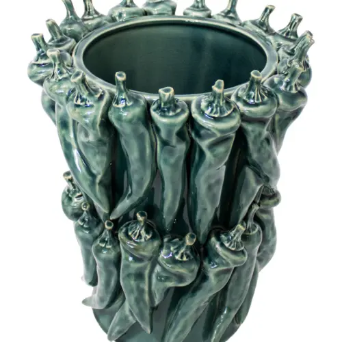 Florero de porcelana verde diseño chiles de 21.5×21.5x27cm