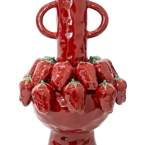 Jarron de porcelana rojo con fresas de 28.5×28.5x42cm