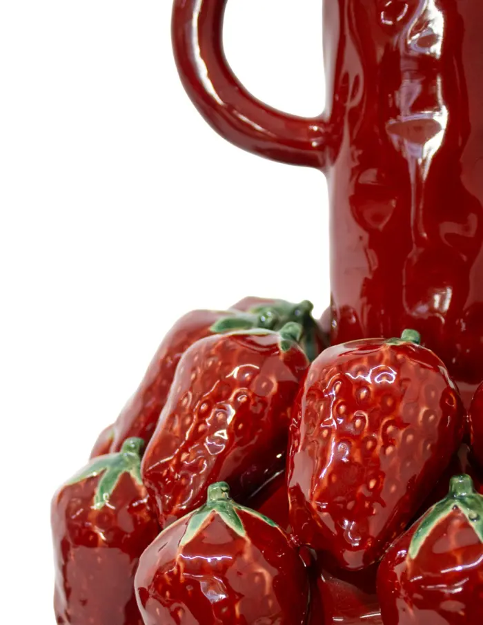 Jarron de porcelana rojo con fresas de 28.5x28.5x42cm - Image 3