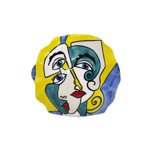 Florero de porcelana ondulado con rostros de mujeres de 22.5×7.7x20cm