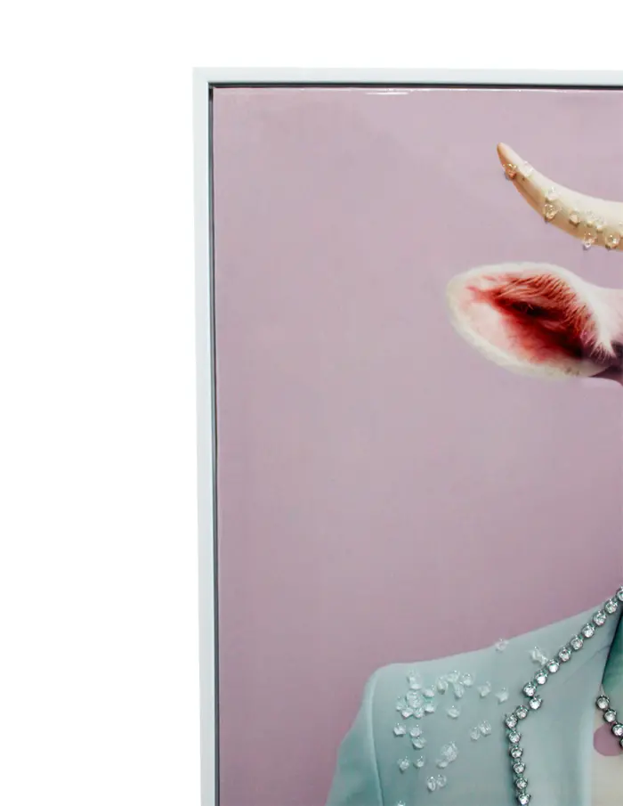 Cuadro diseño chivo con traje elegante - Image 2