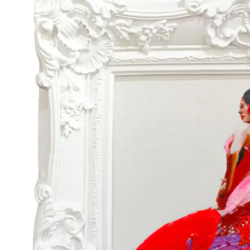 Cuadro con diseño de bailarina con vestido rojo y marco blanco de 60x70cm