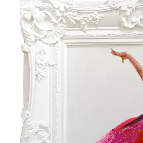 Cuadro con diseño de bailarina con vestido magenta y marco blanco de 60x70cm