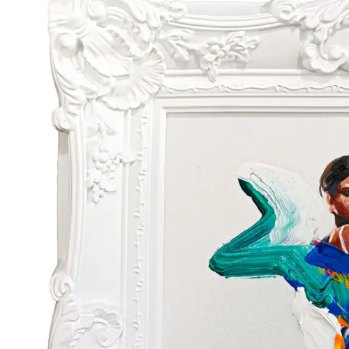 Cuadro con diseño de bailarina con vestido de colores azul y rojos con marco blanco de 60x70cm