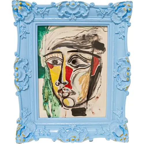Cuadro con rostro con colores negros y rojos y marco azul claro de 45x55cm