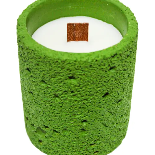 Vela con base de resina cilindrica verde de 8x8x9.5cm