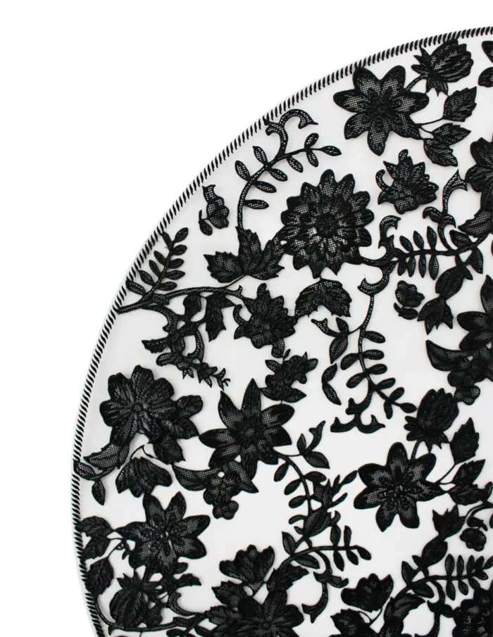 Mantel de plastico negro estampado flores de 38x38x0.1cm - Image 3