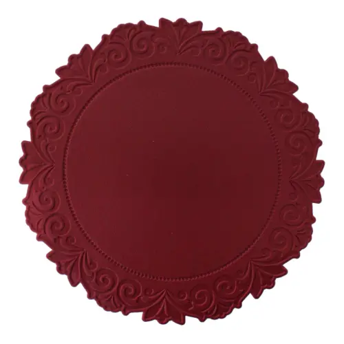 Mantel de plastico rojo con orilla garigoleada de 38x38x0.1cm