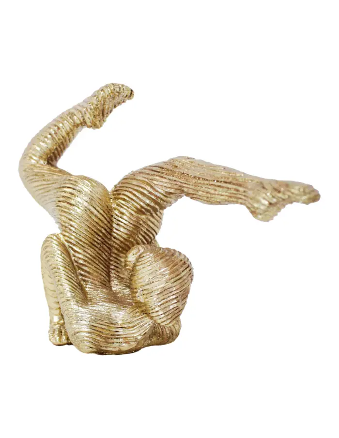 Mujer de polirsina haciendo yoga en escalera de 25x7x15.5cm - Image 3