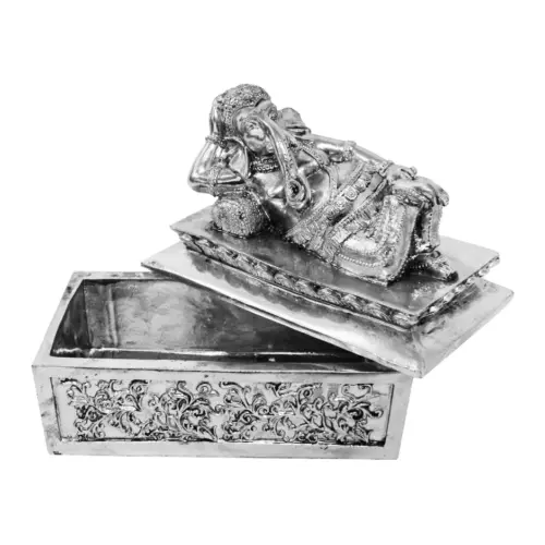 Ganesha recostada de poliresina plateada de 17.5x10x16cm