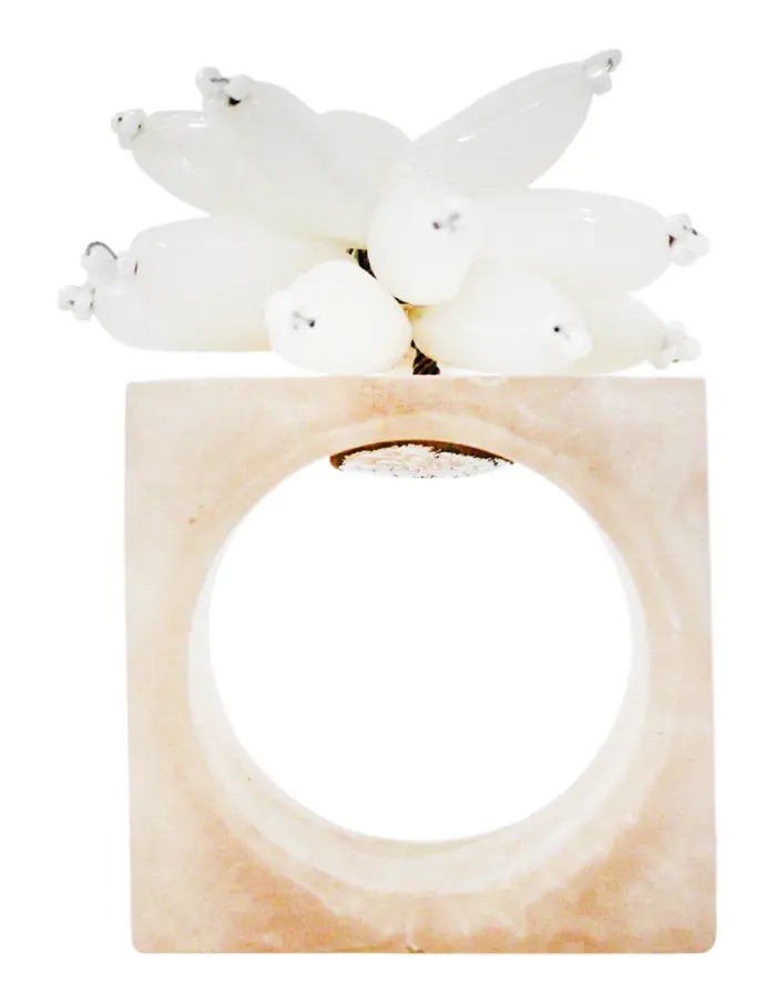 Juego de 4 servilleteros cuadrados de resina marfil diseño flor de 5x3x8cm - Image 2