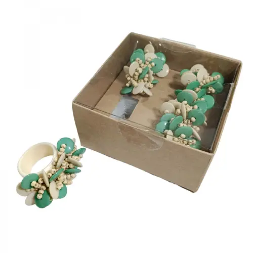 Juego de 4 servilleteros con cuentas crema con verde de 6cm