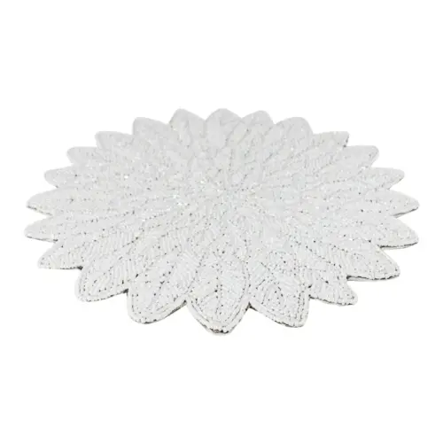 Mantel individual bordado con chaquiras diseño flor blanca de 35cm