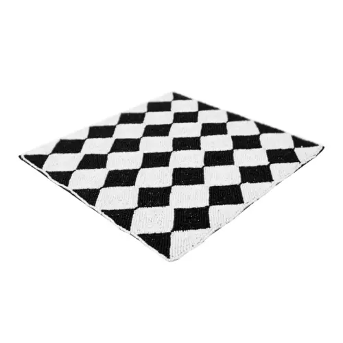 Mantel individual bordado de chaquiras diseño ajedrez de 35×35