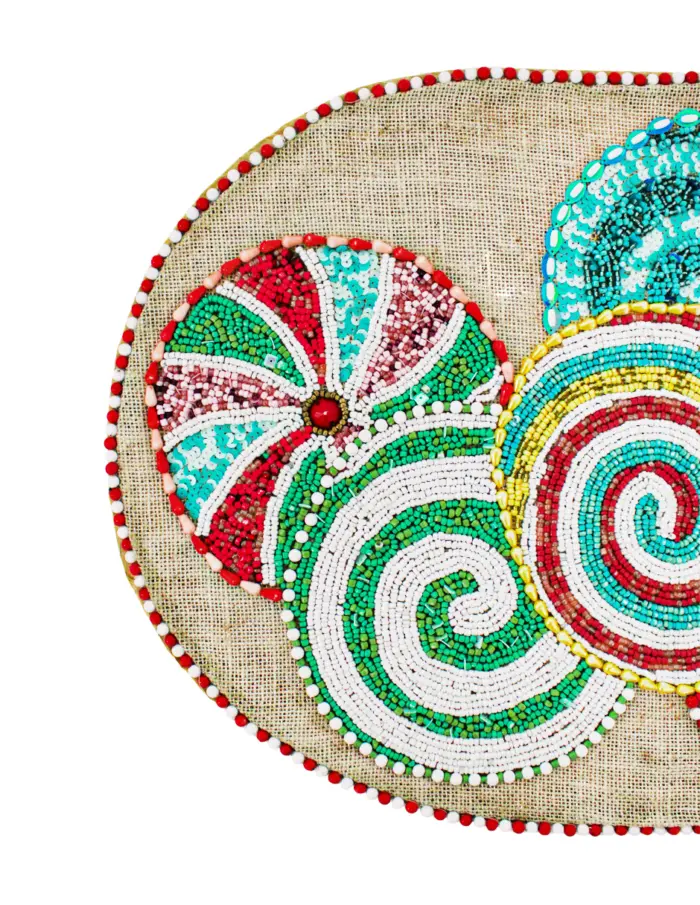 Camino de mesa bordado de chaquiras diseño caramelos de 90x32cm - Image 3