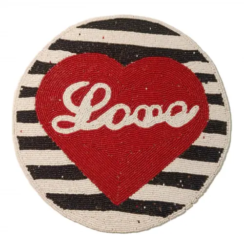 Mantel individual bordado de chaquiras diseño corazón con palabra LOVE de 35cm