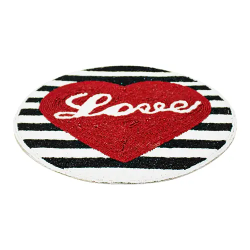 Mantel individual bordado de chaquiras diseño corazón con palabra LOVE de 35cm