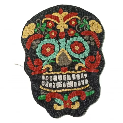 Mantel individual bordado de chaquiras diseño calavera negra con rojo de 35x25cm