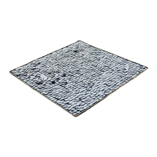 Mantel individual cuadrado bordado de lentajuelas plata de 35x35cm