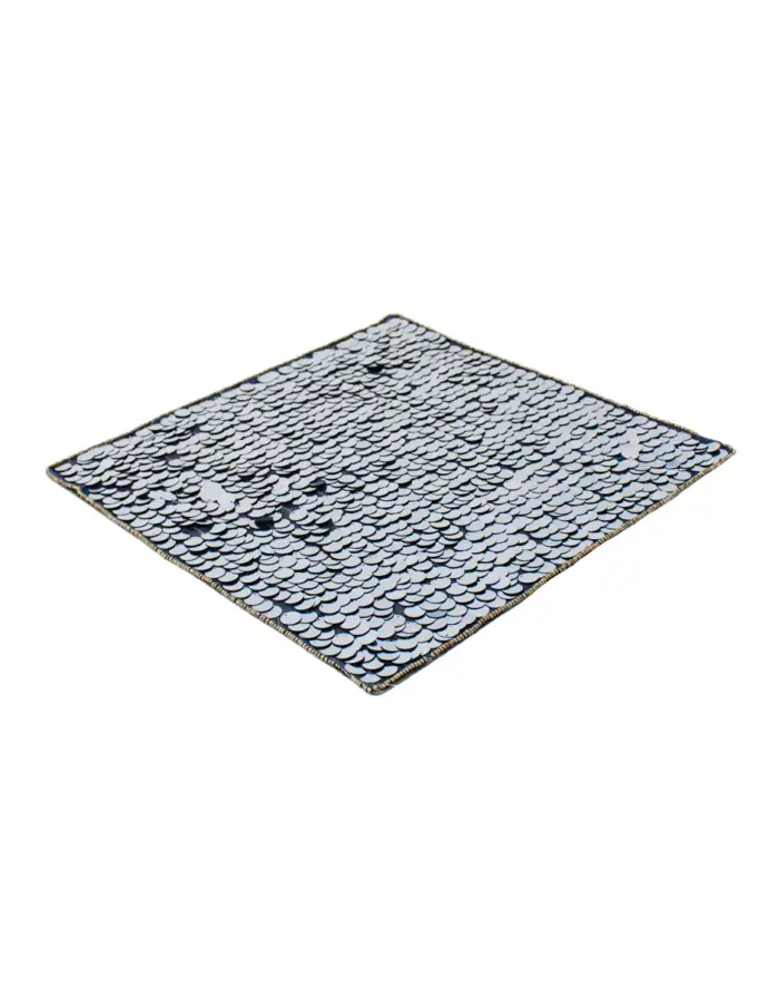 Mantel individual cuadrado bordado de lentajuelas plata de 35x35cm - Image 2