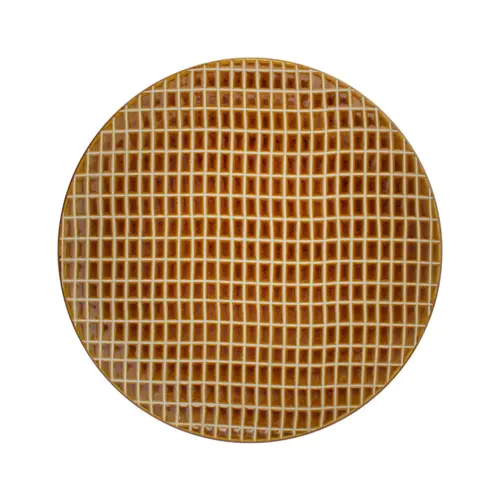 Plato de porcelana cafe diseño cuadros de 22.5×22.5×2.3cm