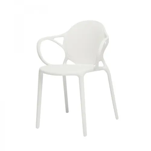 Silla de plástico blanco