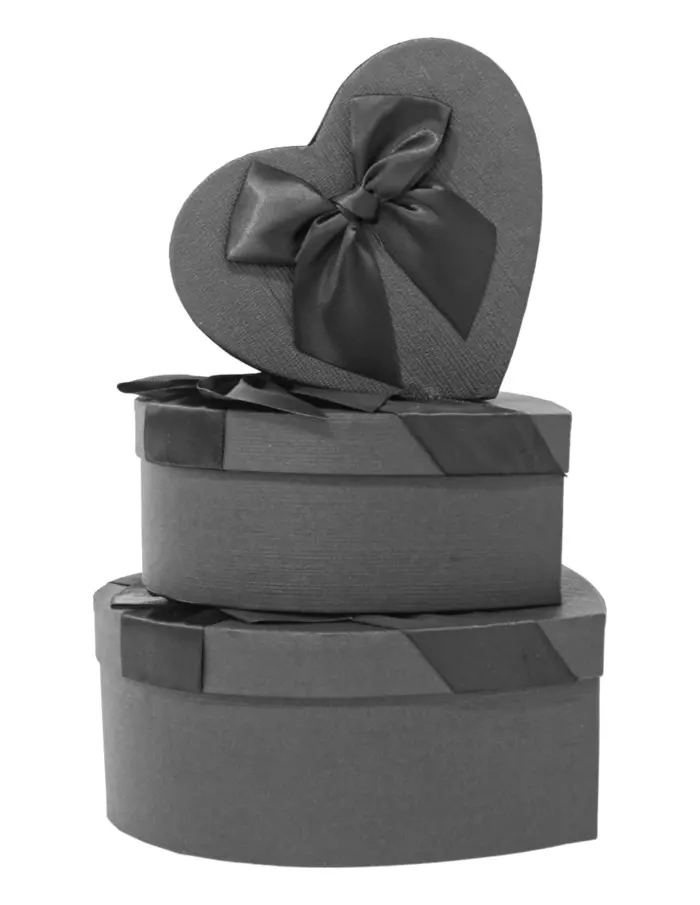 Juego de 3 corazones de casrton negro con moño de 20x22x9cm - Image 3