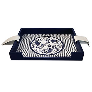 Charola de madera azul con estampados blancos de 30x23x4cm