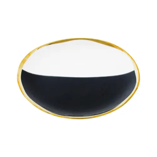 Plato de cerámica blanca con negro y con la orilla dorada de 20.5×20.5x2cm
