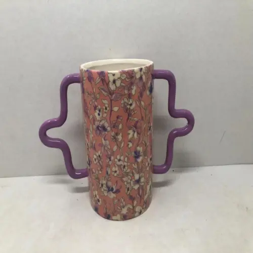 Florero de ceramica con estampado flores con agarraderas lila de 23×12.8×11.1cm