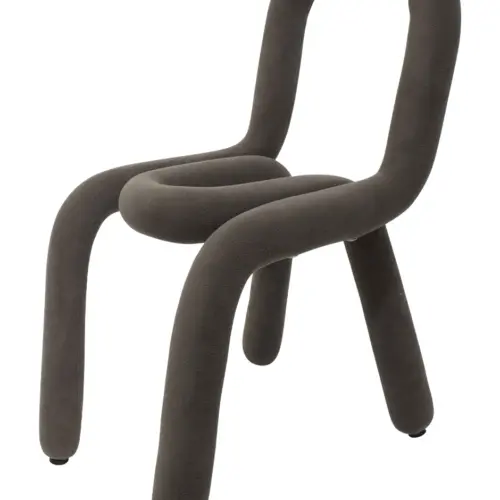 Silla de terciopelo cafe con respaldo descubierto de 37x53x79cm