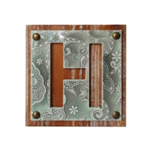 Caja mosaico de colores con letra H de 25×4,2x25cm