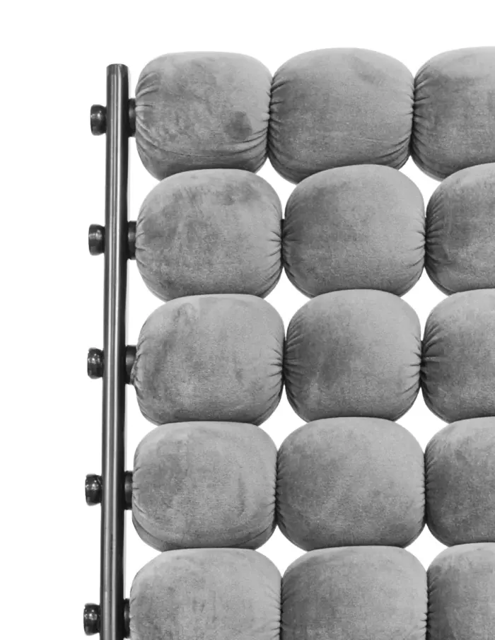 Silla de terciopelo diseño bolas con respaldo cuadrado gris de 51x69x92cm - Image 3