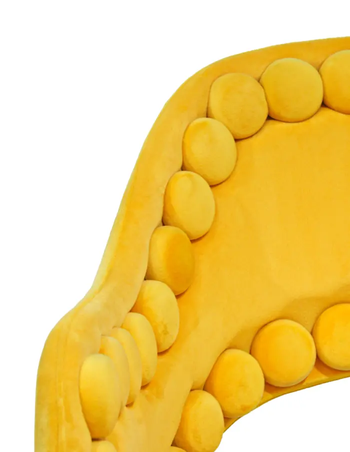 Silla de terciopelo con descansabrazos diseño bolas en la orilla amarilla de 53x61x82.5cm - Image 3