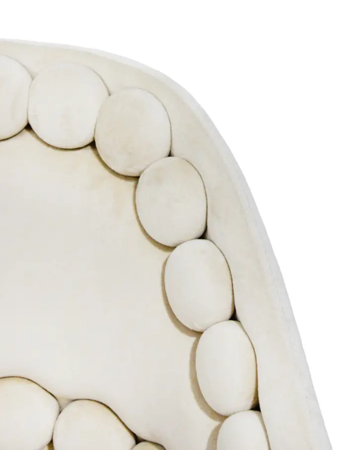 Silla de terciopelo con descansabrazos diseño bolas en la orilla beige de 53x61x82.5cm - Image 3
