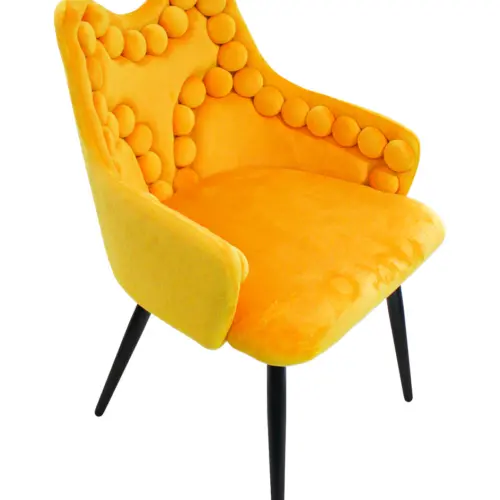 Silla de terciopelo con descansabrazos y diseño en el respaldo amarilla de 54x61x86cm