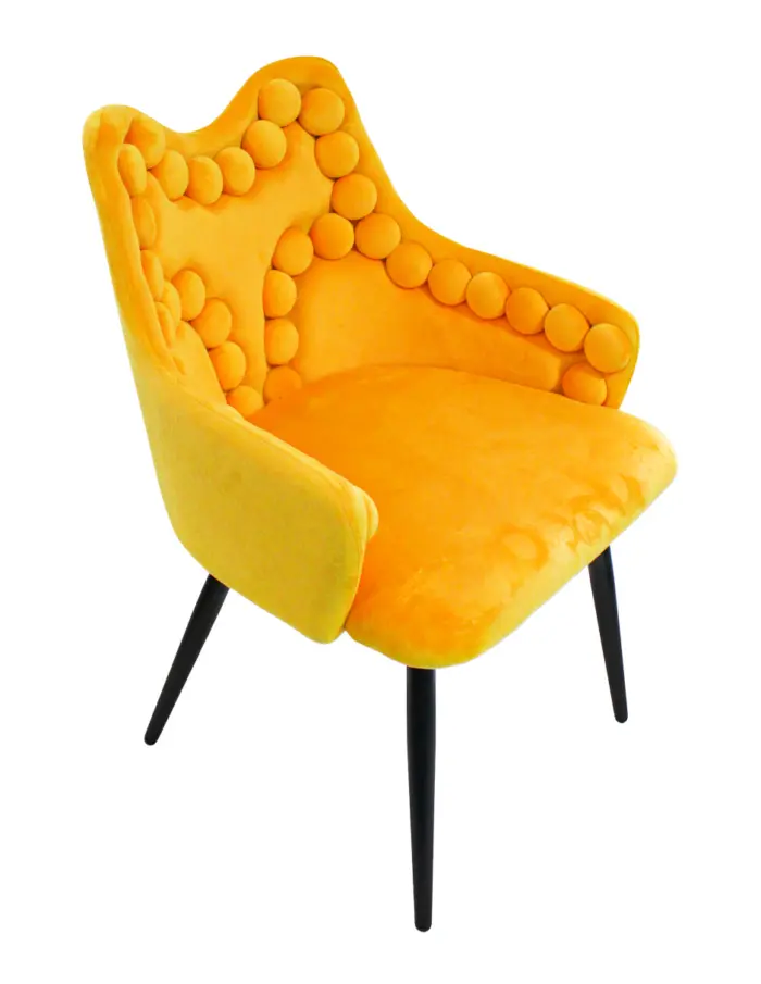 Silla de terciopelo con descansabrazos y diseño en el respaldo amarilla de 54x61x86cm - Image 2