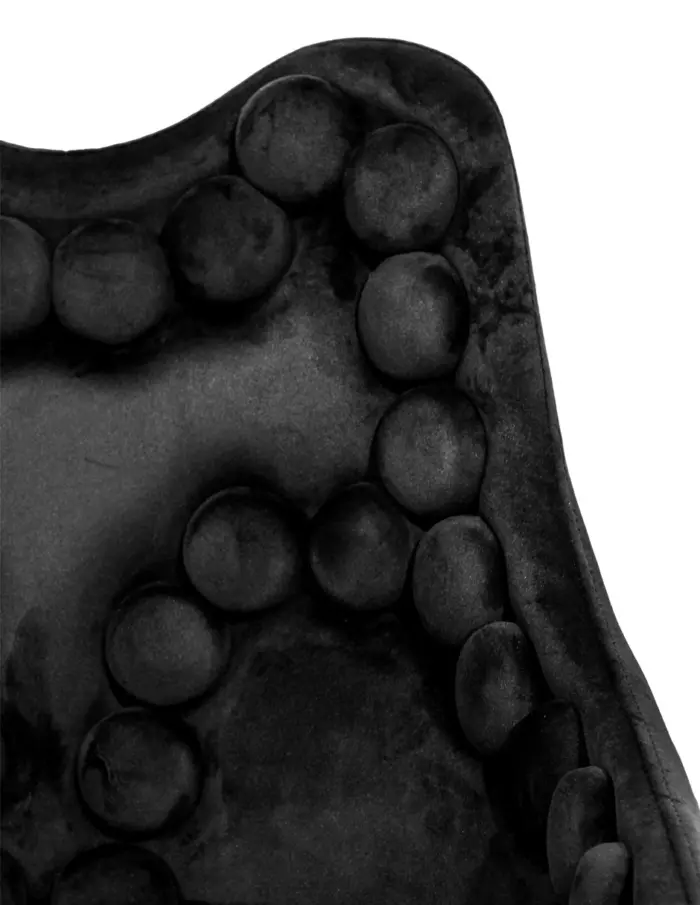 Silla de terciopelo con descansabrazos y diseño en el respaldo negro de 54x61x86cm - Image 3