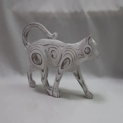 Gato de poliresina blanco imitacion madera de 23x6x16cm