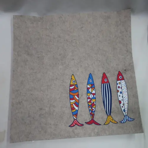 Mantel de fieltro diseño peces de colores de 45x35cm