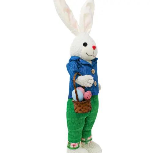 Conejo de tela con pantalón verde saco azul y canasta con huevos de 10x24x66cm