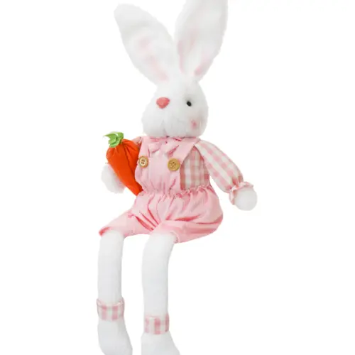 Conejo de tela sentado con overol rosa camisa a cuadros con zanahoria y patas colgantes de 6x17x56cm