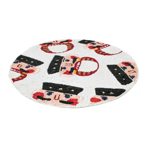 Mantel individual bordado de chaquiras diseño cascanueces de 35cm