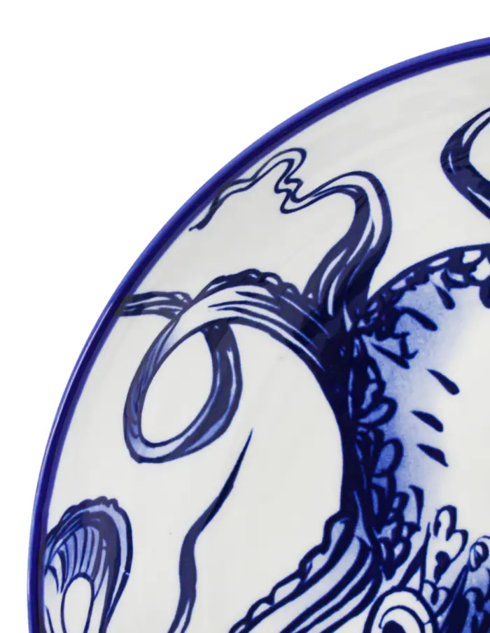 Bowl de cerámica blanco con diseño de pulpo azul de 22.3x22.3x5.1cm - Image 4