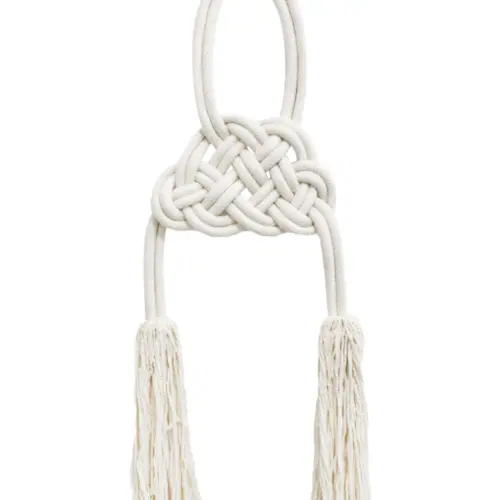 Colgante de macrame diseño nudos con borlas de 76x23x2cm