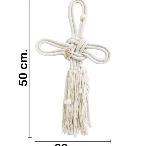 Colgante de macrame diseño cruz con conchitas de 50x28x2cm