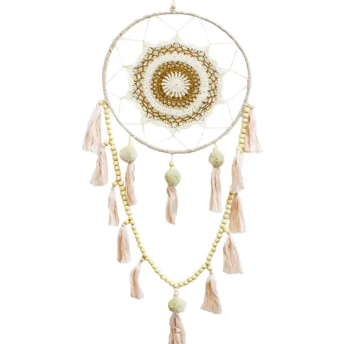 Atrapasueños de macrame con pompón y perlas de 71x34x2cm